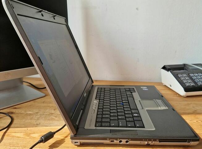 Laptop Dell Latitude D830 z RS 232 Sprawny