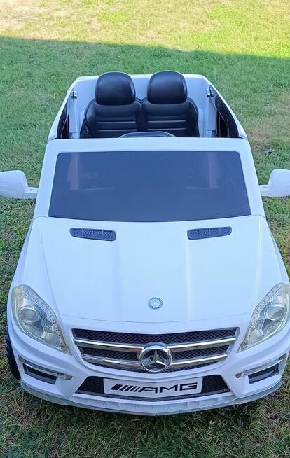 Samochodzik elektryczny