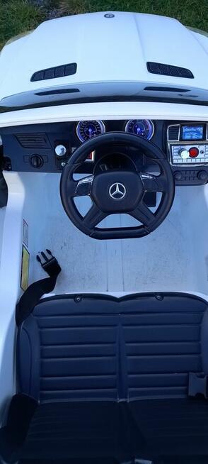 Samochodzik elektryczny