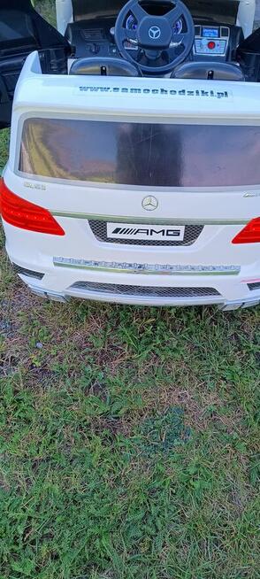 Samochodzik elektryczny