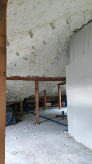 Ocieplenie Natryskowe Izolacja Pianą PUR Poddasza Stropy