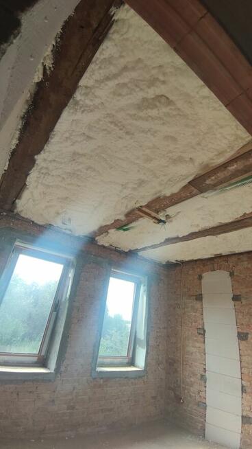 Ocieplenie Natryskowe Izolacja Pianą PUR Poddasza Stropy