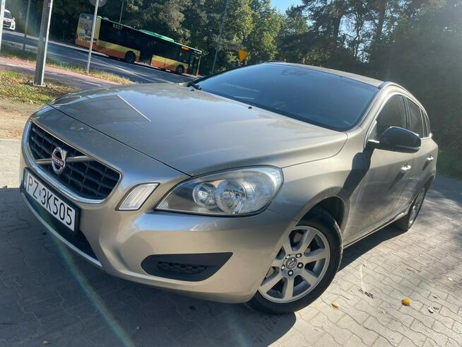 Volvo V60 2.0 136KM Navi Niski Przebieg Nowy Rozrząd Zarejestrowany w PL!