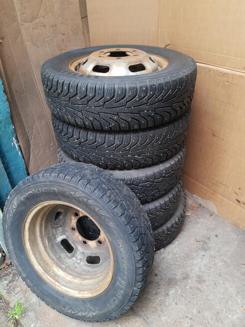 sprzedsam koła zimowe kolcowane C 195/75 16C