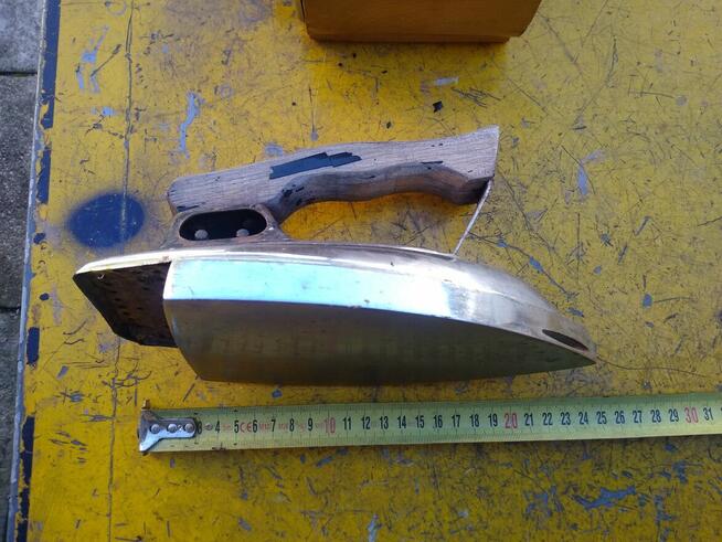 Żelazko stare, antyk, ciężkie, 40 zł.