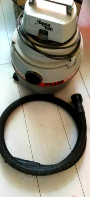 ODKURZACZ przemysłowy ( AGUAVAC ) TANI