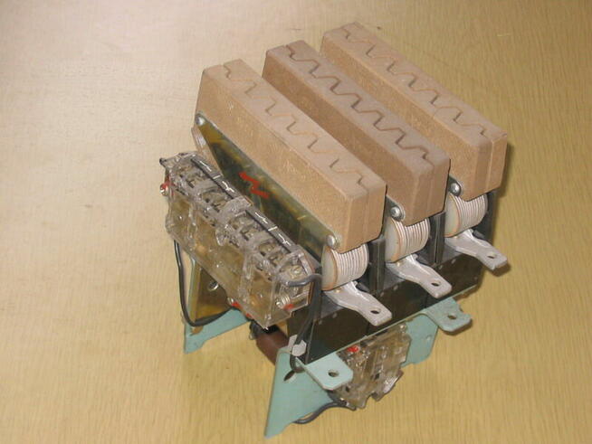 Styczniki prądu stałego, szeroki asortyment, z doborem