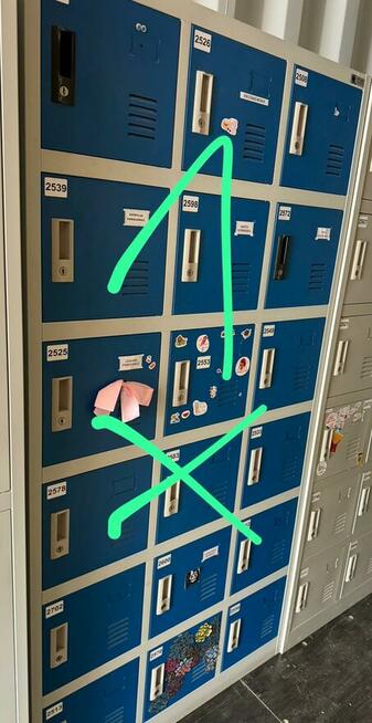 Szafa metalowa 18 skrytkowa niebieska szafy skrytkowe