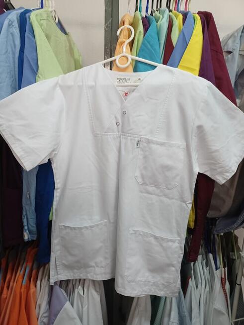 Bluzy medyczne używane