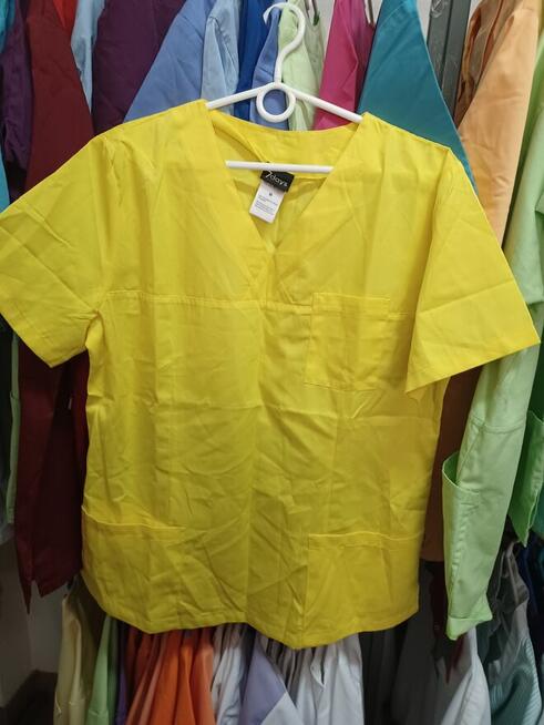 Bluzy medyczne używane