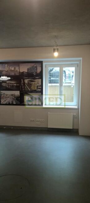 Zabytkowa kamienicarecepcja,dostęp24h,niski parter