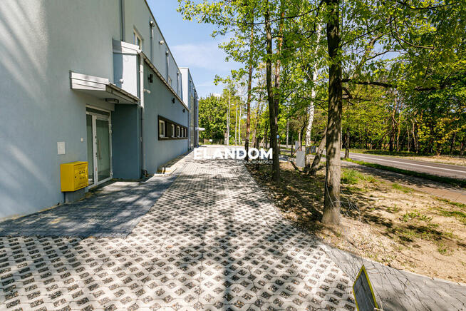 Lokal w centrum Józefowa, duży parking, witryna