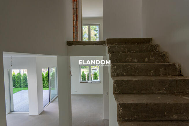 Bliźniak w doskonałej lokalizacji!