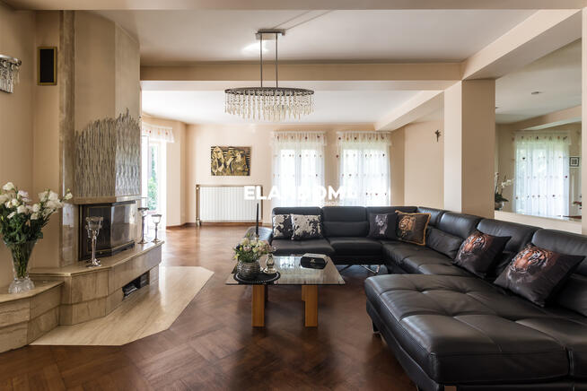 Dom pośród drzew w Sulejówku