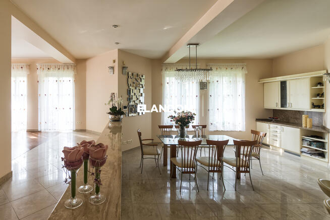 Dom pośród drzew w Sulejówku