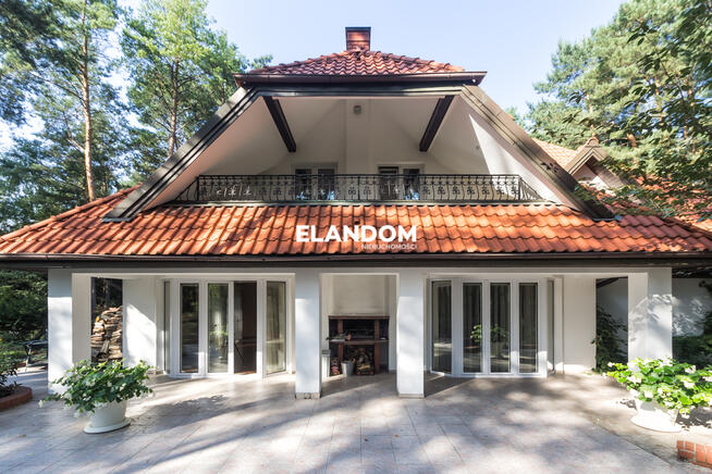 Dom pośród drzew w Sulejówku