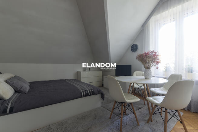 Dom pośród drzew w Sulejówku