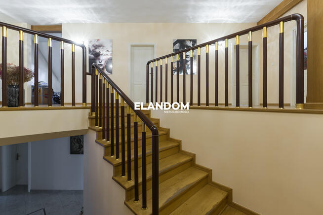 Dom pośród drzew w Sulejówku