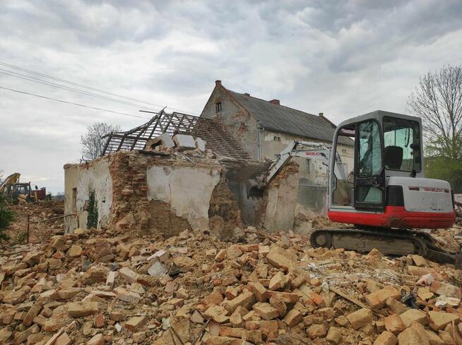 Rozbiórki domów , stodół , wyburzenia