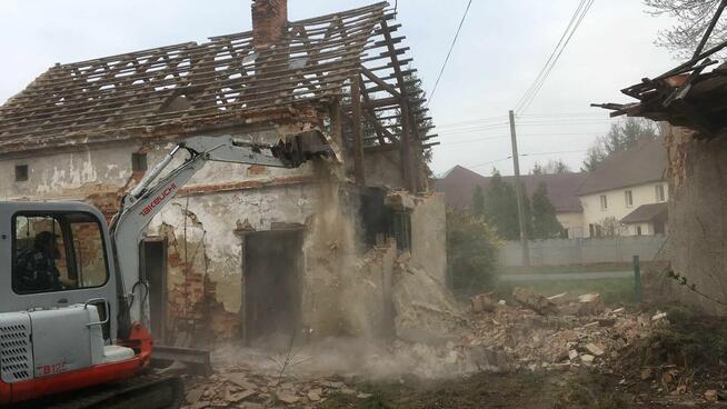 Rozbiórki domów , stodół , wyburzenia