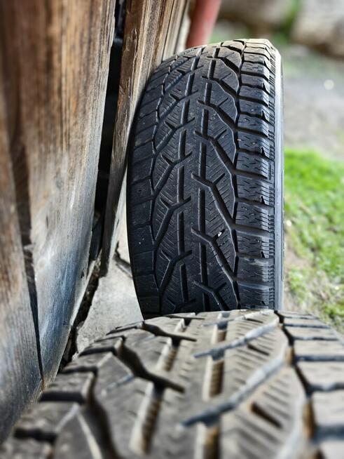 Opony zimowe 215/60 R17 SUV SNOW