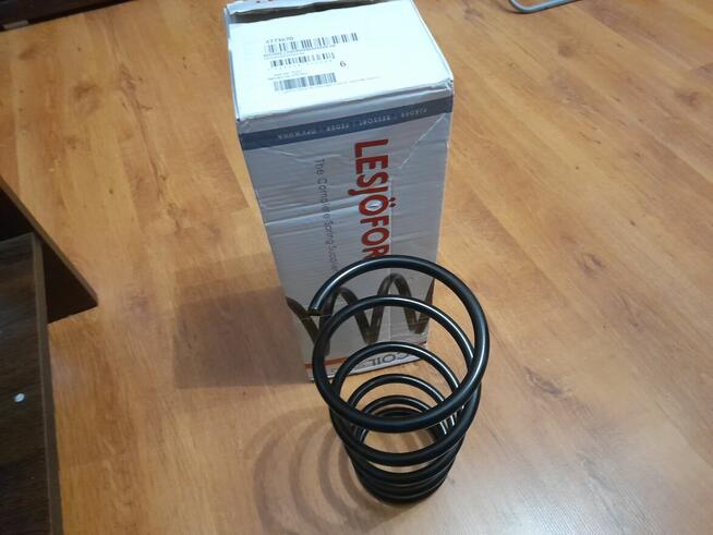 Sprężyna tylna prawa Mazda 626