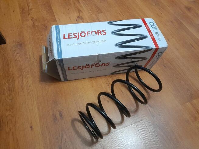 Sprężyna tylna prawa Mazda 626