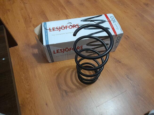 Sprężyna tylna prawa Mazda 626