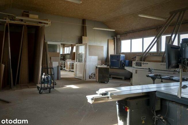 Hektarowe siedlisko z domem i trzystumetrową halą.