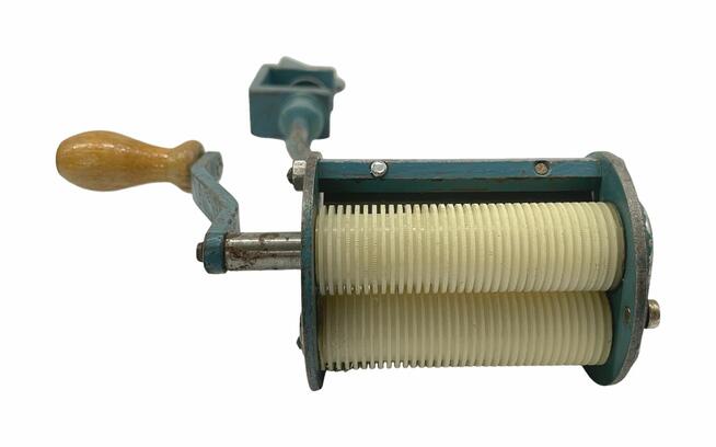 Ręczna maszynka do makaronu z czasów PRL