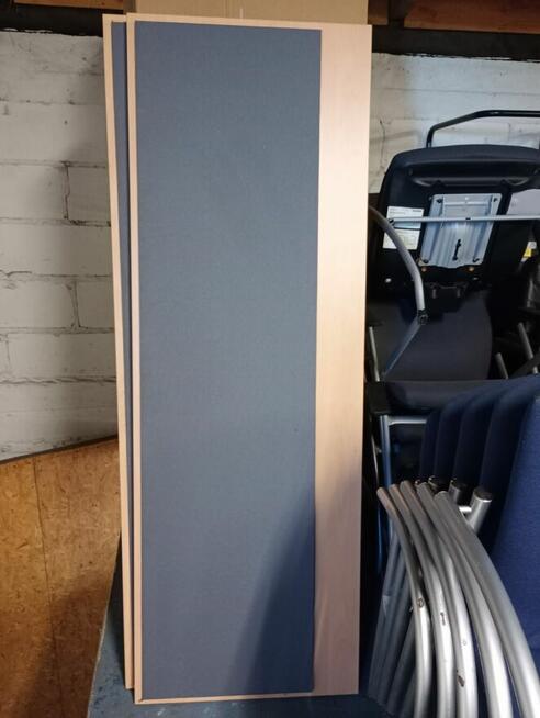 Przegroda biurowa z nakładkami tapicerowanymi przegrody biu