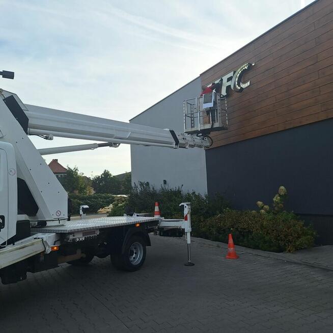 Podnośnik koszowy Wrocław wynajem z operatorem zwyżka 27m