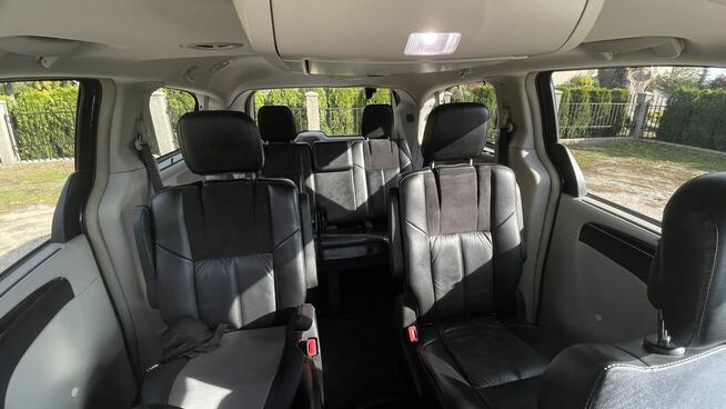 2011 LIMITED chryslera town&country