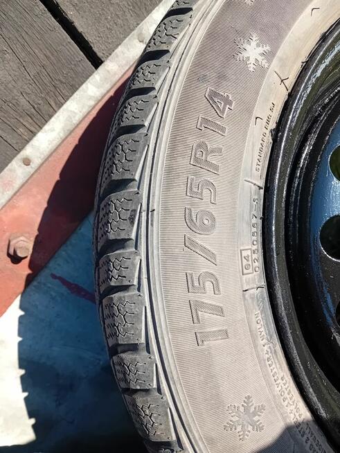 Sprzedam opony zimowe z felgami stalowymi R 14