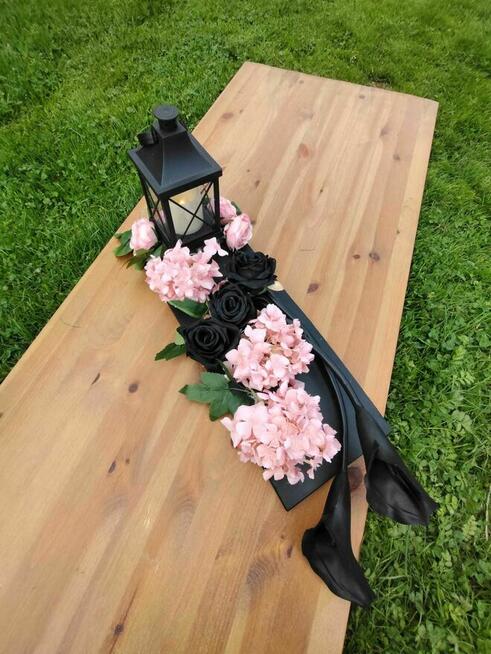 Kompozycja nagrobna na desce