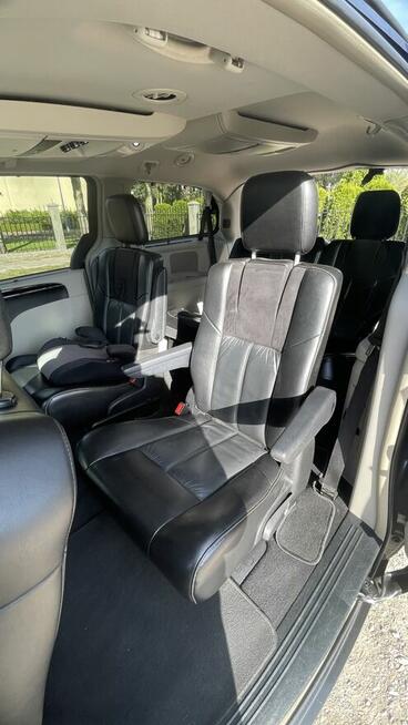 2011 LIMITED chryslera town&country