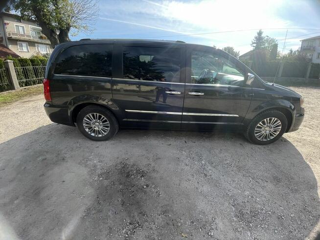 2011 LIMITED chryslera town&country