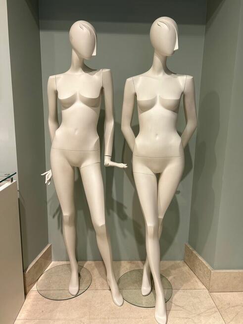 Manekin damski stojący