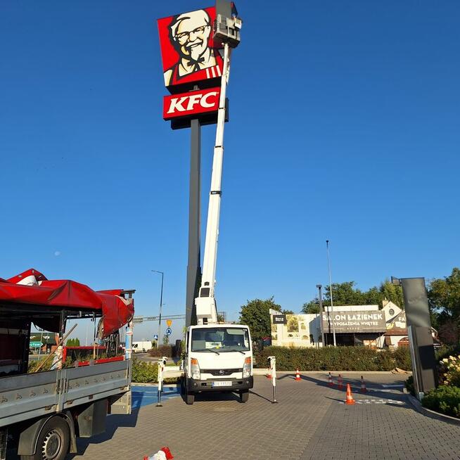 Podnośnik koszowy Wrocław wynajem z operatorem zwyżka 27m