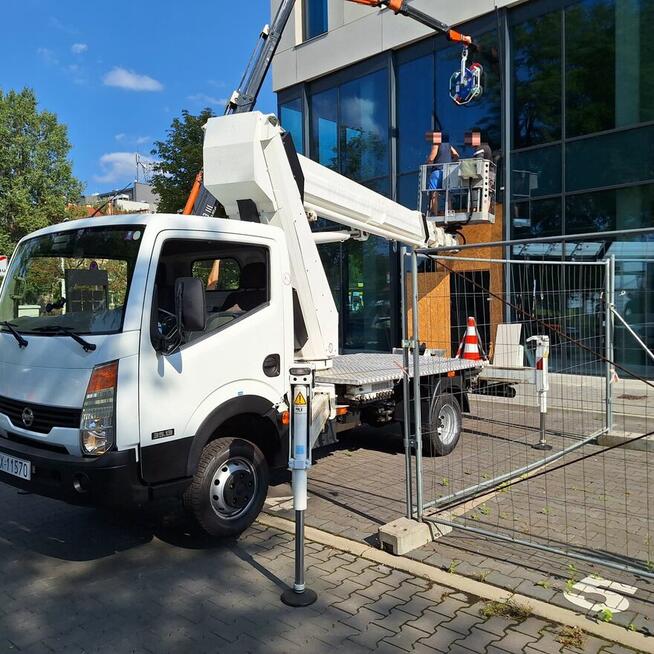 Podnośnik koszowy Wrocław wynajem z operatorem zwyżka 27m