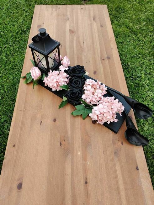 Kompozycja nagrobna na desce