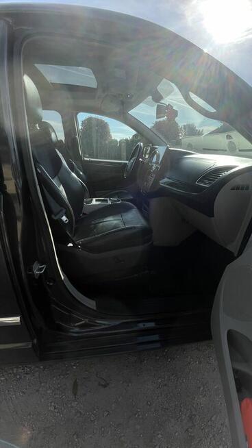 2011 LIMITED chryslera town&country