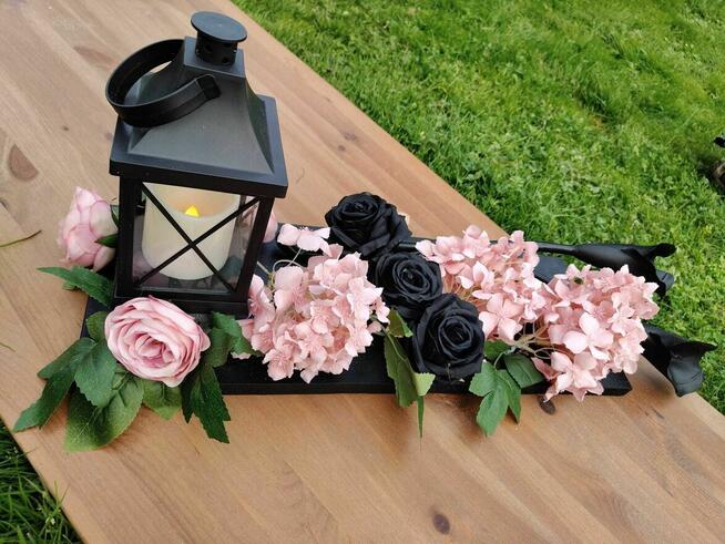 Kompozycja nagrobna na desce