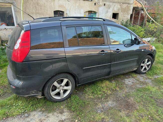 Mazda 5 z uszkodzonym silnikiem