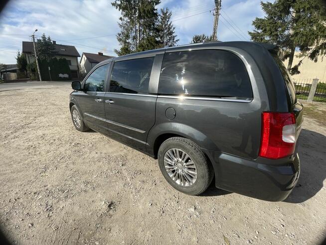2011 LIMITED chryslera town&country