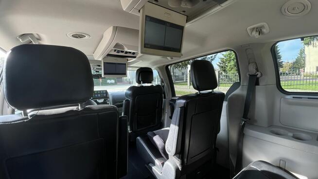 2011 LIMITED chryslera town&country