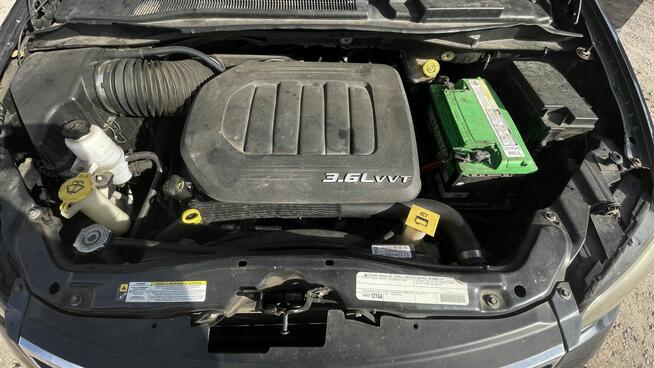 2011 LIMITED chryslera town&country