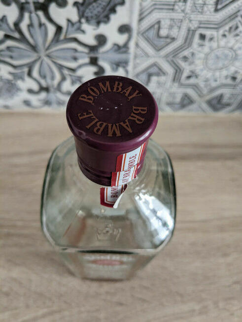 Bombay Gin 0,7l -PUSTA-kolekcjonerska - real foto