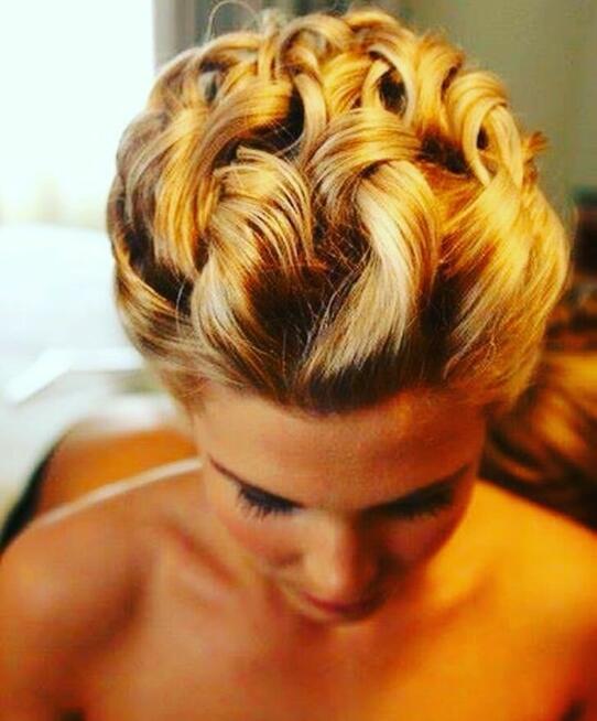 Mobilna Fryzjerka Przedłużanie Włosów