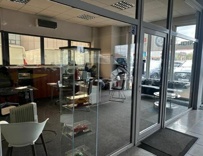 Salon Samochodowy z Biurem - Doskonała Oferta!